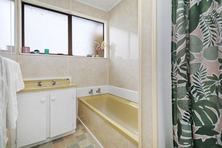 Photo of property in 19 Tobago Crescent, Grenada North, Wellington, 5028