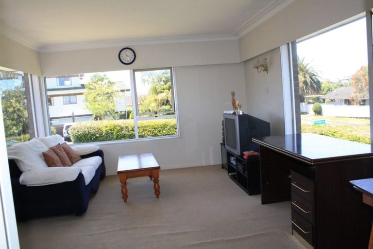 Photo of property in 1/47 Prince Regent Drive, Half Moon Bay, Auckland, 2012