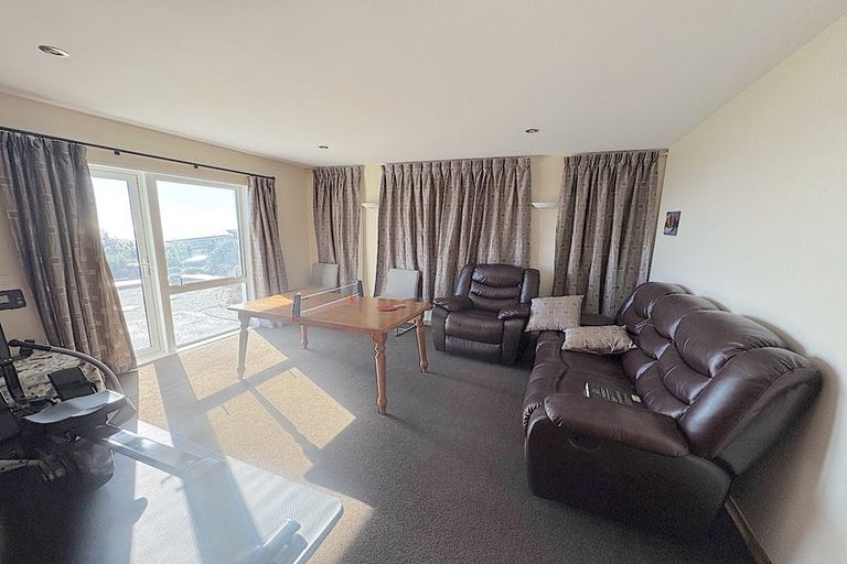 Photo of property in 2 Clearview Lane, Mount Pleasant, Christchurch, 8081