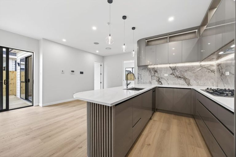 Photo of property in 10 Piko Road, Opaheke, 2113