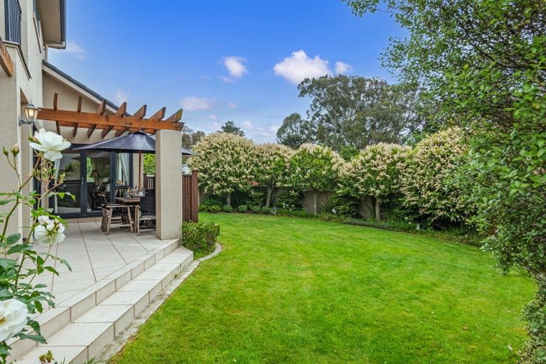 Photo of property in 8 La Lena Grove, Fitzherbert, Palmerston North, 4410