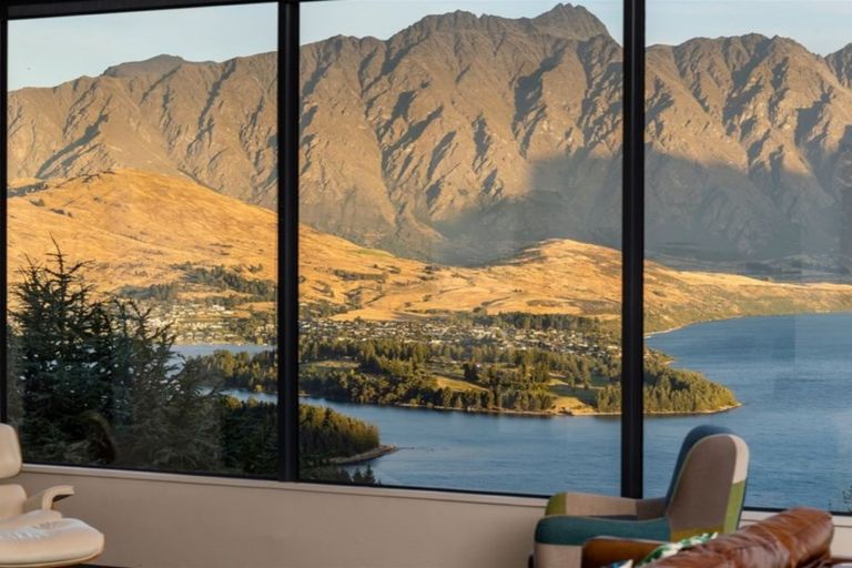 Photo of property in 9 Vanda Place, Fernhill, Queenstown, 9300