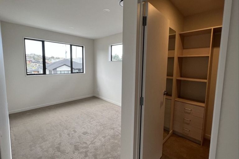 Photo of property in 11 Carberry Lane, Pinehill, Auckland, 0632