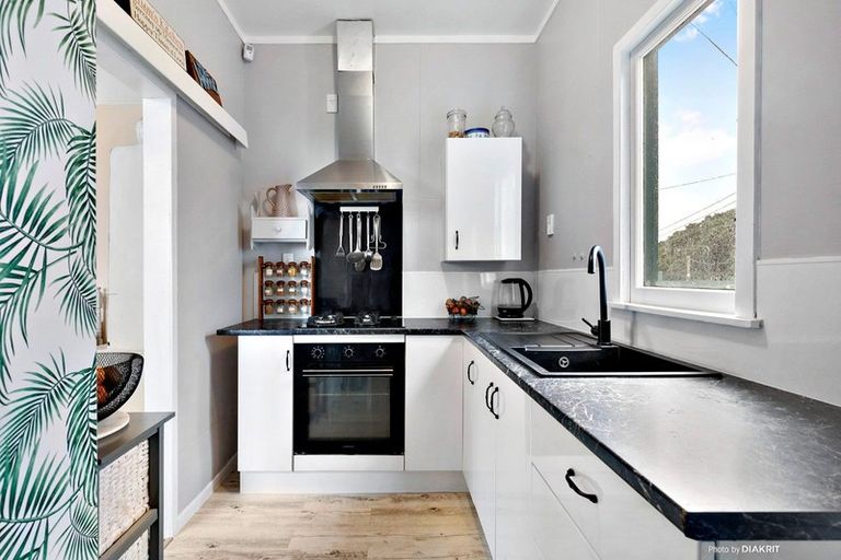 Photo of property in 40 Lonsdale Crescent, Rongotai, Wellington, 6022