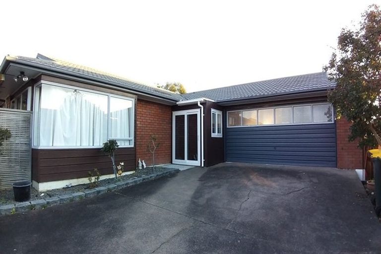 Photo of property in 2/18 Carriage Close, Northpark, Auckland, 2013