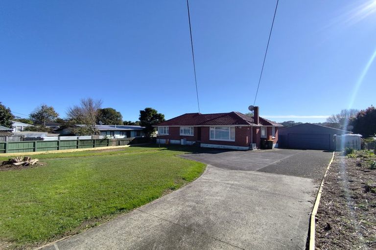 Photo of property in 26 Larnoch Road, Henderson, Auckland, 0610