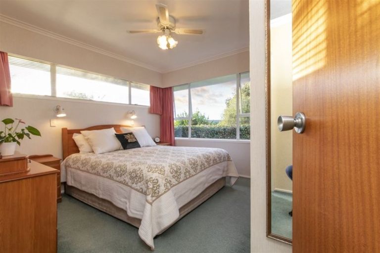 Photo of property in 17 Scanlen Terrace, Kelston, Auckland, 0602