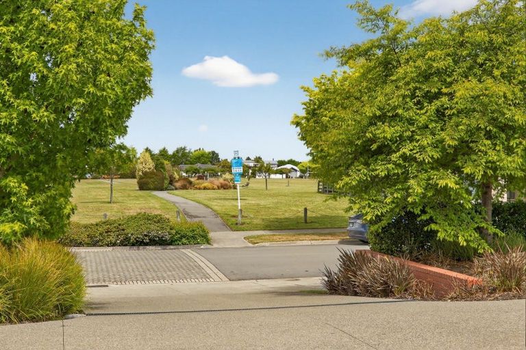 Photo of property in 75 Huntingdon Drive, Rangiora, 7400