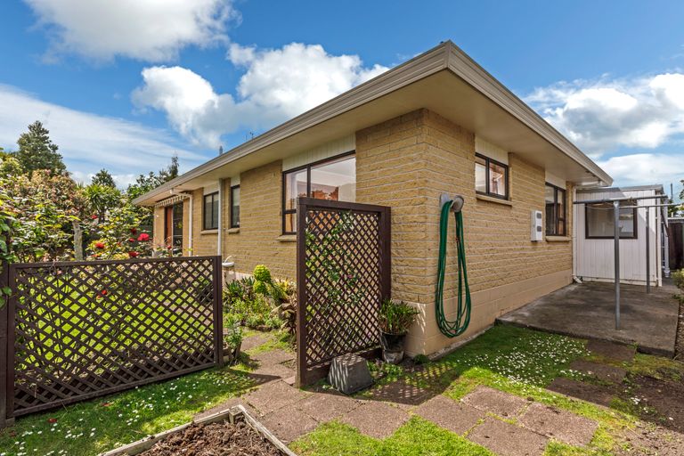 Photo of property in 2/208 Centreway Road, Orewa, 0931
