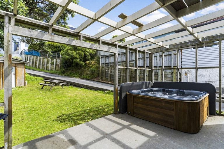 Photo of property in 62 View Road, Houghton Bay, Wellington, 6023