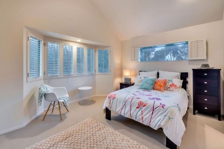 Photo of property in 12 Waipuia Place, Greenhithe, Auckland, 0632