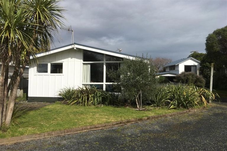 Photo of property in 10 Bahama Crescent, Paraparaumu Beach, Paraparaumu, 5032