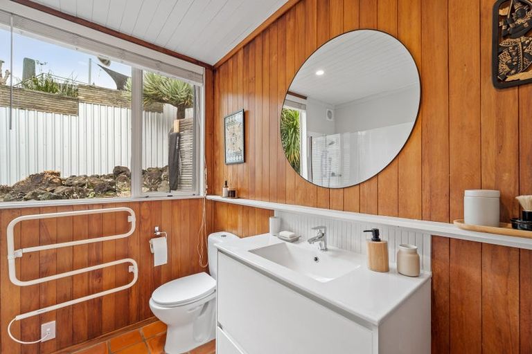 Photo of property in 16a Poplar Road, Stanmore Bay, Whangaparaoa, 0932