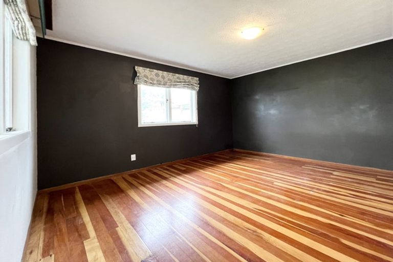 Photo of property in 44 Wilsher Crescent, Henderson, Auckland, 0612