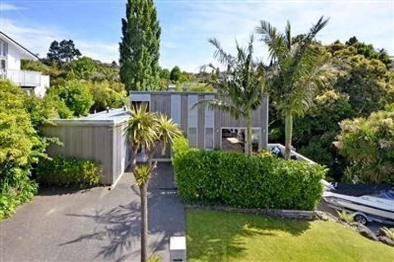 Photo of property in 20 Garmons Way, Castor Bay, Auckland, 0620