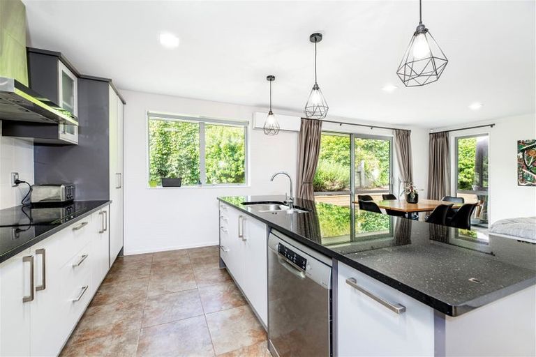 Photo of property in 127 Rangeview Road, Sunnyvale, Auckland, 0612