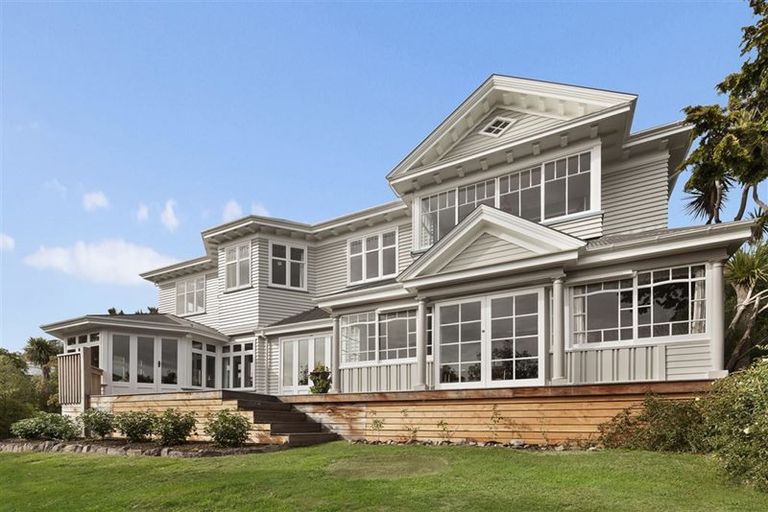 Photo of property in 130 Hackthorne Road, Cashmere, Christchurch, 8022