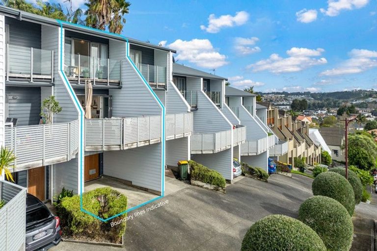 Photo of property in 2/13 Pannill Place, Oteha, Auckland, 0632