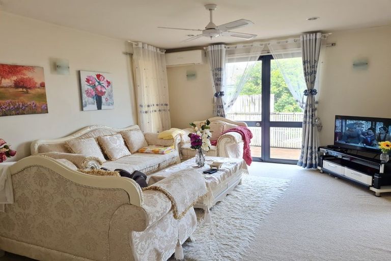 Photo of property in 800a East Coast Road, Oteha, Auckland, 0630