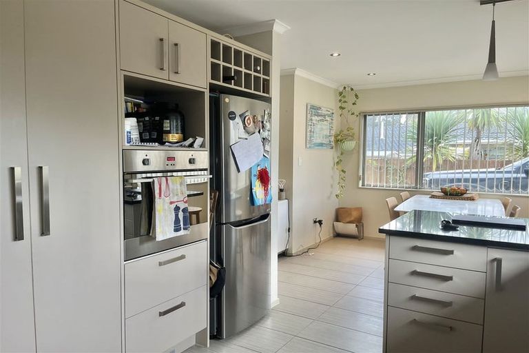 Photo of property in 36d Godley Road, Green Bay, Auckland, 0604