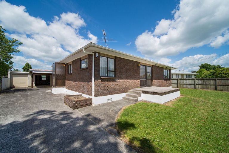 Photo of property in 30 Sutton Crescent, Papakura, 2110