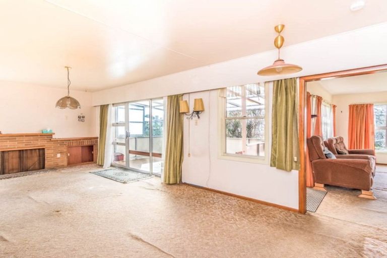 Photo of property in 8 Sarona Avenue, Glen Eden, Auckland, 0602