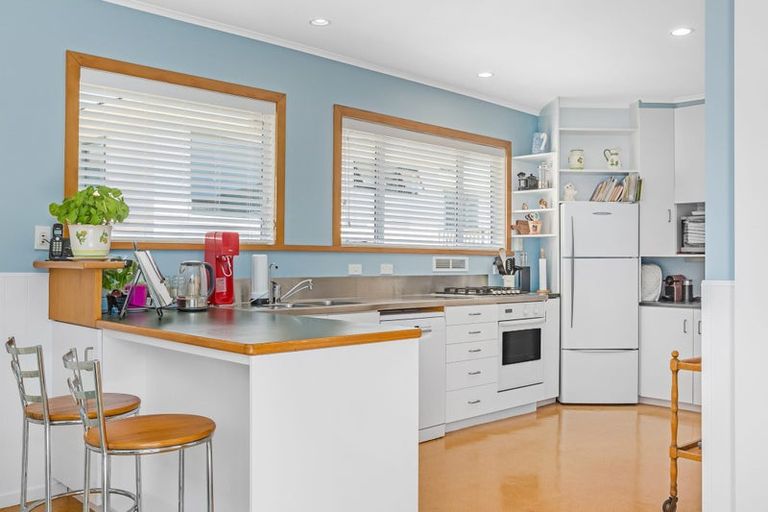 Photo of property in 4 Ranui Terrace, Tawa, Wellington, 5028