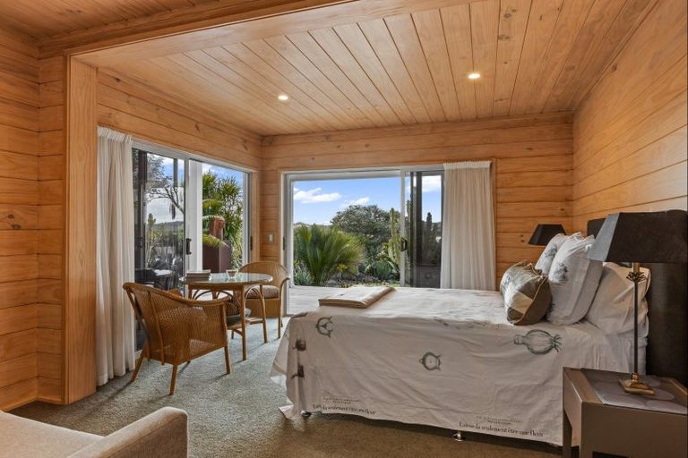 Photo of property in 42 Pohutukawa Avenue, Red Beach, 0932