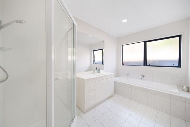 Photo of property in 170 Botany Road, Botany Downs, Auckland, 2010