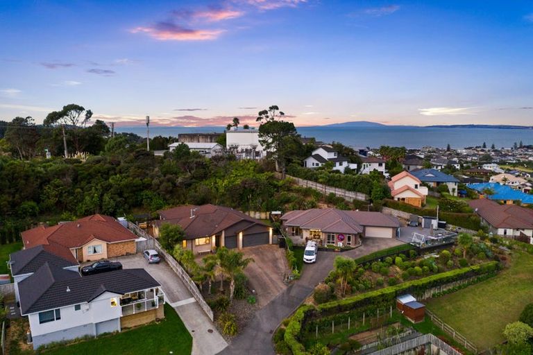 Photo of property in 23 Waldorf Crescent, Orewa, 0931