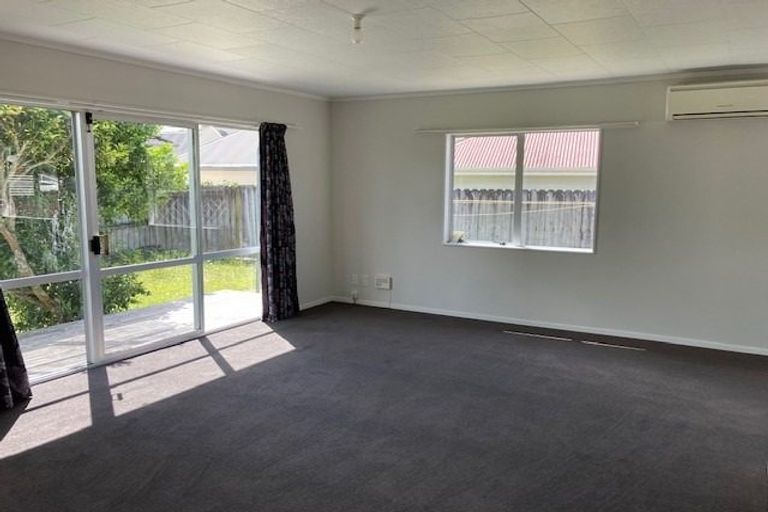 Photo of property in 37 Banbury Crescent, Fairfield, Hamilton, 3214