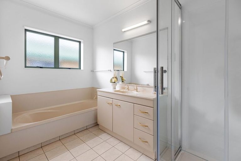 Photo of property in 5 Burnt Oak Drive, Pyes Pa, Tauranga, 3112