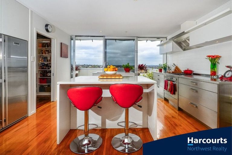 Photo of property in 148 Luckens Road, West Harbour, Auckland, 0618