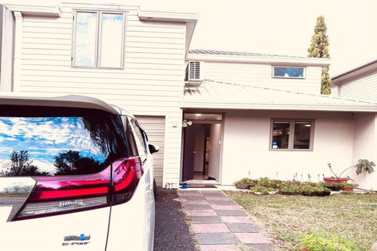 Photo of property in 35 Verdale Circle, Glen Eden, Auckland, 0602