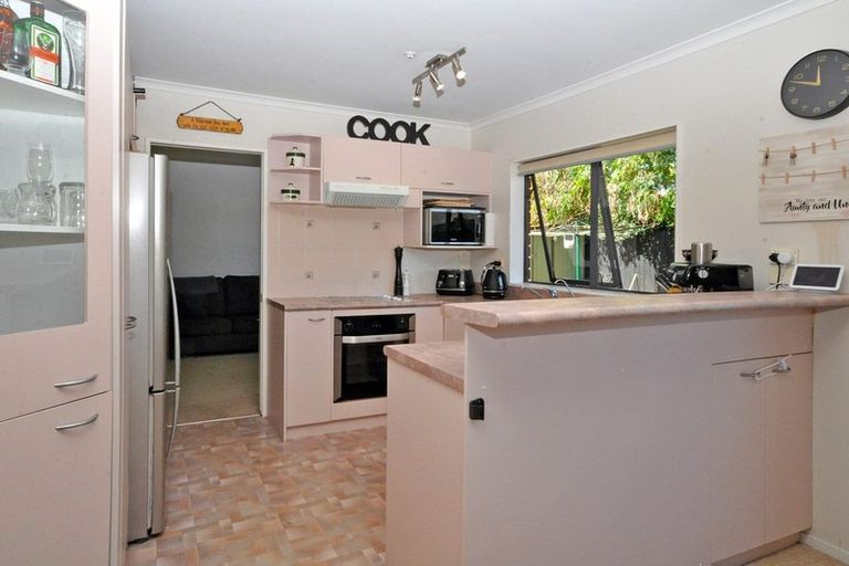 Photo of property in 6 Lothian Brae, Wattle Downs, Auckland, 2103