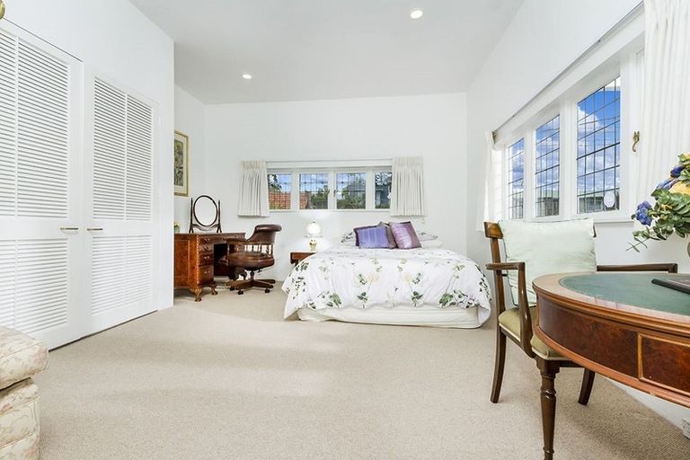 Photo of property in 2/40a Norwood Road, Bayswater, Auckland, 0622