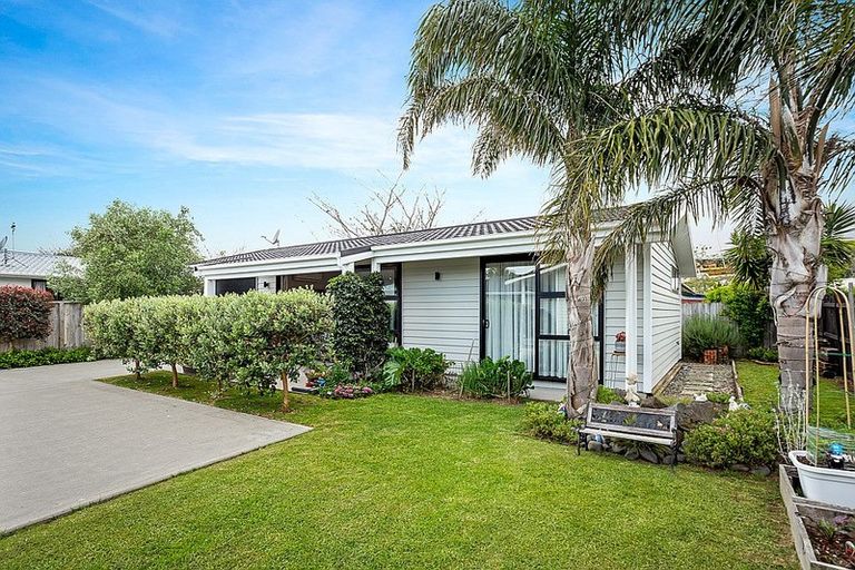 Photo of property in 8 Bosun Place, Te Atatu Peninsula, Auckland, 0610