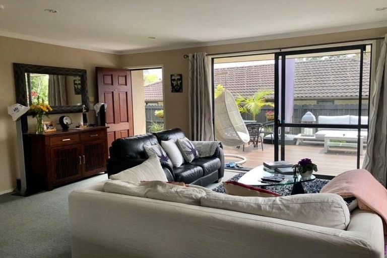Photo of property in 22 Zefiro Drive, Massey, Auckland, 0614