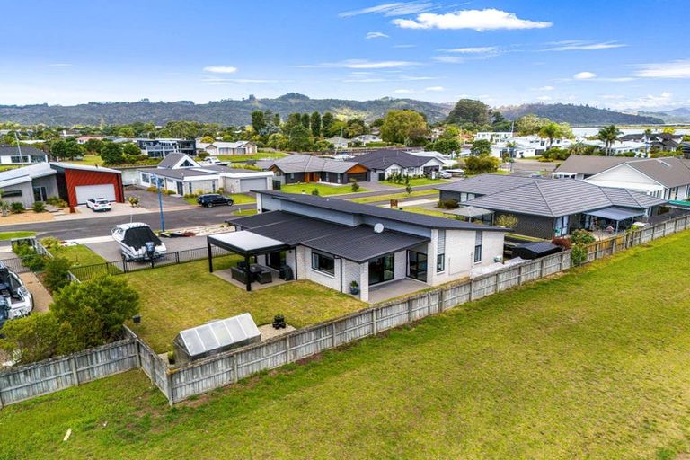 Photo of property in 9 Lady Jocelyn Place, Whitianga, 3510