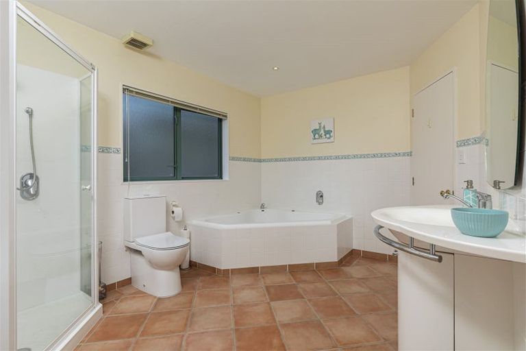 Photo of property in 19a Orchard Road, Browns Bay, Auckland, 0630