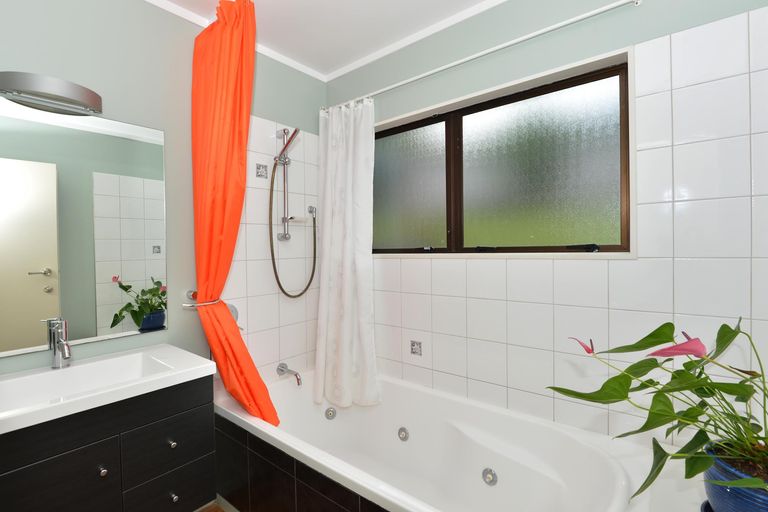 Photo of property in 33a Memorial Drive, Parahaki, Whangarei, 0112