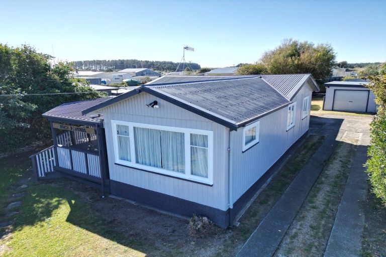 Photo of property in 4 Andresen Street, Foxton Beach, Foxton, 4815