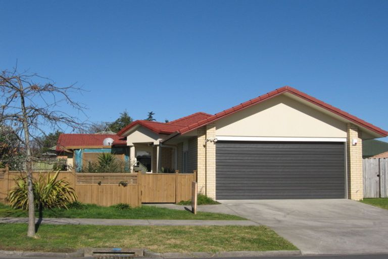 Photo of property in 35 Carisbrook Crescent, Papakura, 2110
