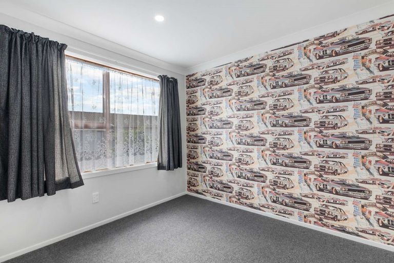 Photo of property in 21 Kelman Road, Kelston, Auckland, 0602