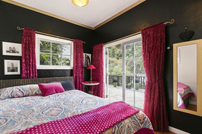 Photo of property in 34 Ferry Road, Days Bay, Lower Hutt, 5013