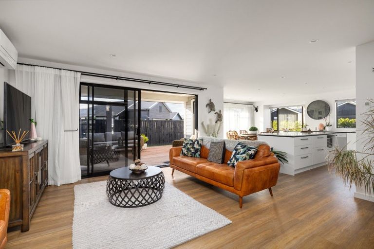 Photo of property in 1 Mida Close, Papamoa Beach, Papamoa, 3118