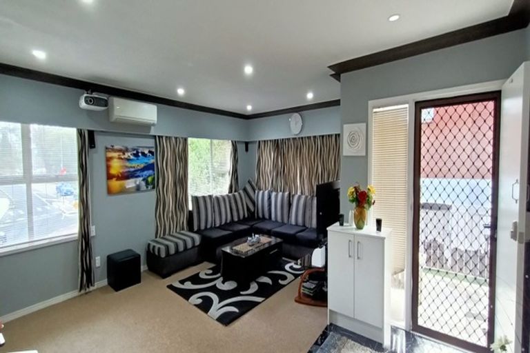 Photo of property in 1/63 Chartwell Avenue, Glenfield, Auckland, 0629