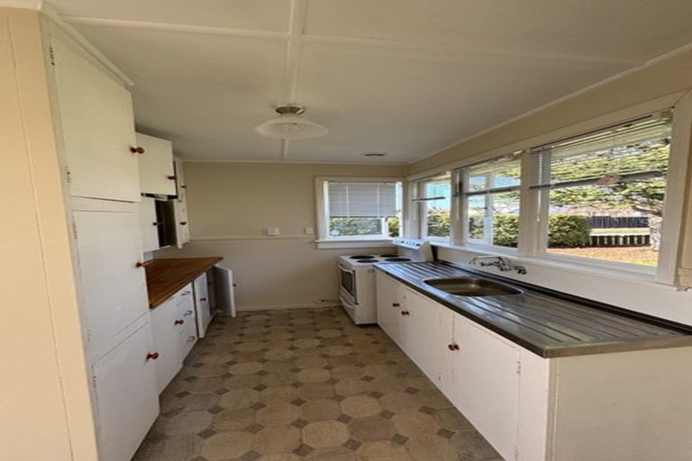 Photo of property in 37 Lambeth Crescent, Redwood, Christchurch, 8051