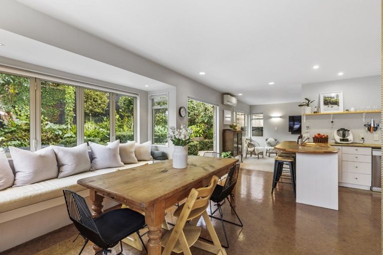 Photo of property in 2/19 Kenmure Avenue, Forrest Hill, Auckland, 0620