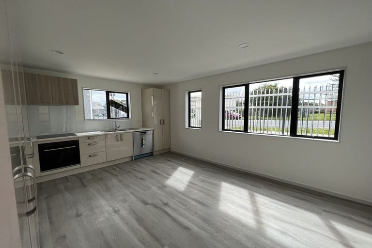 Photo of property in 2 Matukutureia Lane, Manurewa, Auckland, 2102